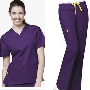 WonderWink Women’s Scrub Top and Pant Set